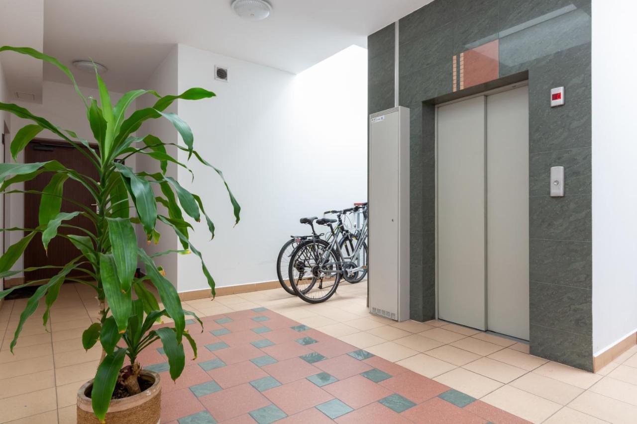 Apartments Chelmonskiego Warsaw Ursus By Noclegi Renters Bagian luar foto